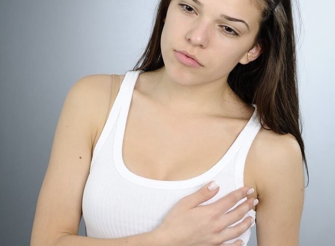 Mammoplastikadan so'ng shishiradi